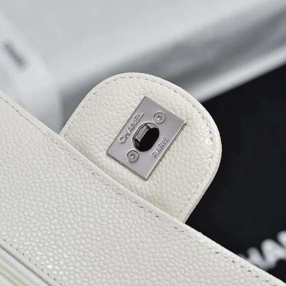 CHANEL Classic Flap Bag CF Bag Like New - Picture 5 of 9